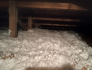 Zateplení stropu řadového rodinného domu pomocí foukané izolace